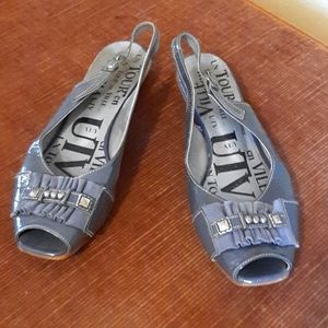 Un tour en ville Blue patent leather sling back shoes